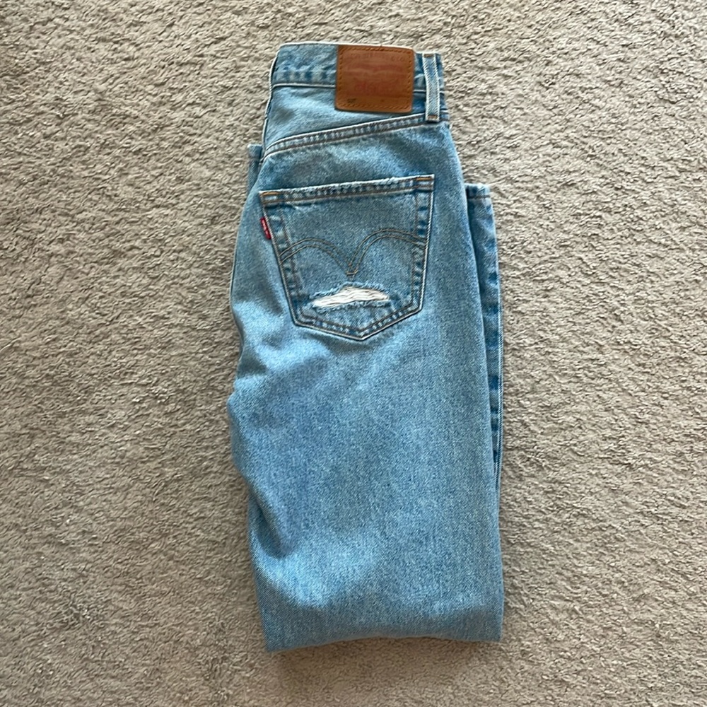 Levis - Picture 5 of 5